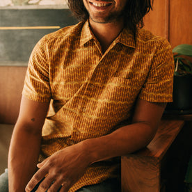 fit model showing the front of The Short Sleeve Hawthorne in Gold Wave