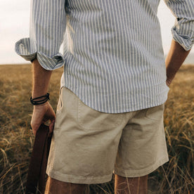 fit model showing off back pockets on The Apres Short in Organic Aged Stone Foundation Twill