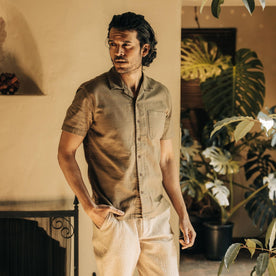 fit model standing in The Short Sleeve Hawthorne in Sea Moss